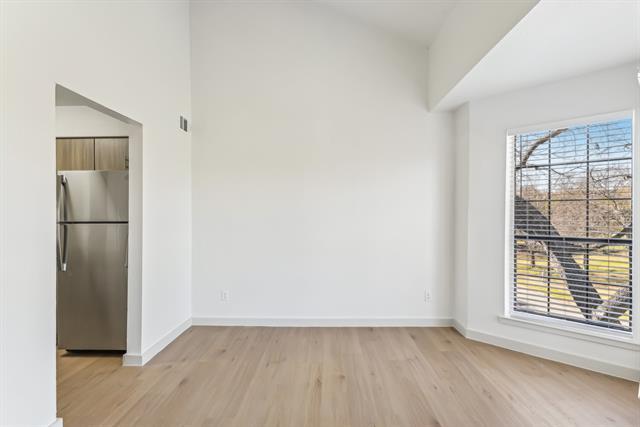 Foto del edificio - 230 E 5th St