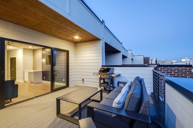 Building Photo - 2998 Belwood St