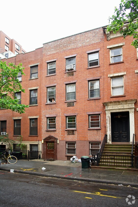 Primary Photo - 310 W 22nd St