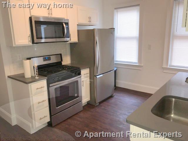 Building Photo - 122 Columbia St