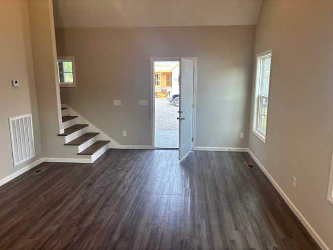 Building Photo - 156 Apache Ln