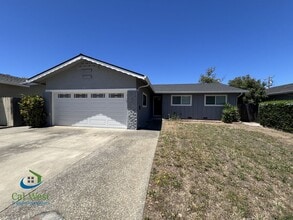 Building Photo - 1567 Oriole Ave