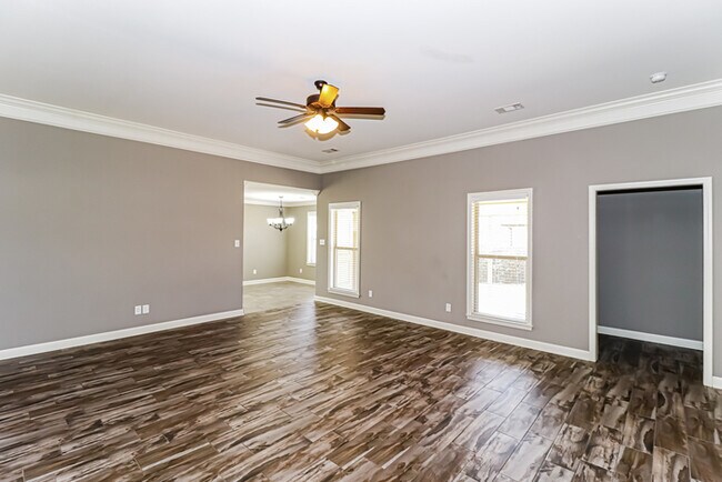 Building Photo - 303 Stonecreek Dr