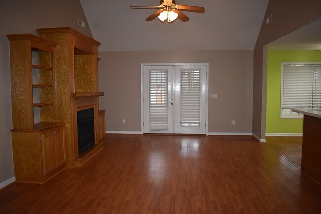 Building Photo - 3190 Foxcroft Cir
