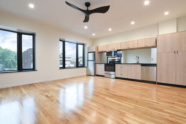 Foto del edificio - 3429 W Fullerton Ave