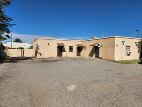 Building Photo - 305 N Almendra St