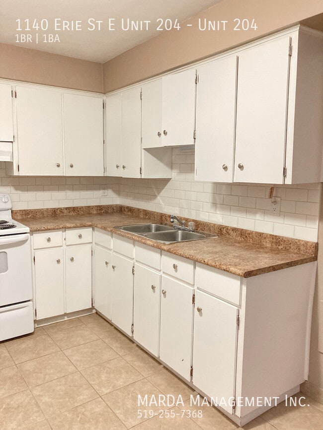 Building Photo - SPACIOUS 1 BEDROOM/1BATH UNIT WITH BALCONY...