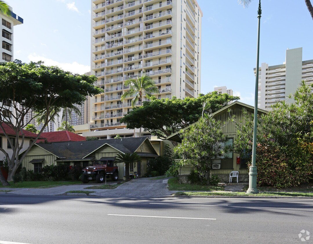Building Photo - 2445-2449 Ala Wai Blvd