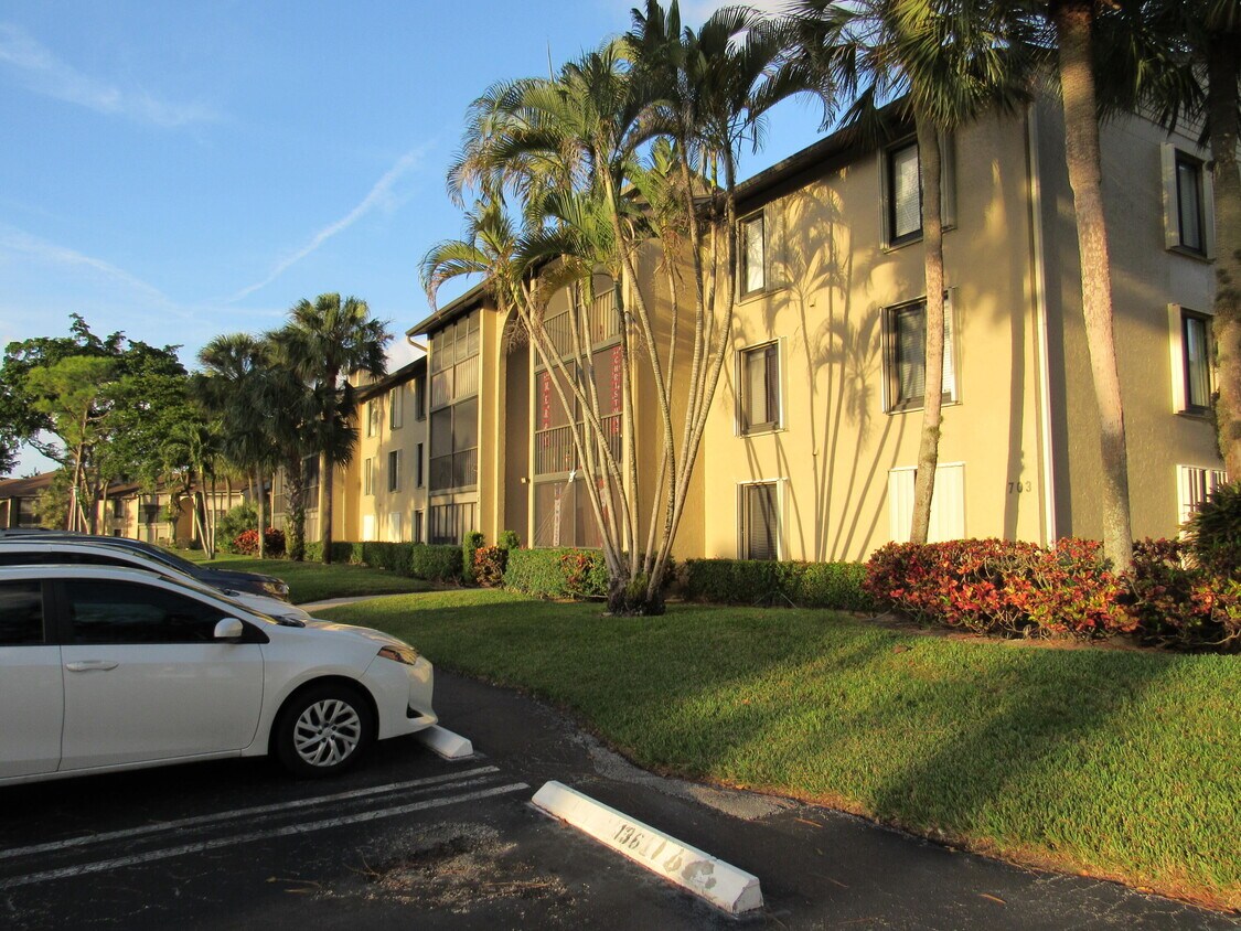 703 Sunny Pine Way Unit G2, Greenacres, FL 33415 Condo for Rent in Greenacres, FL
