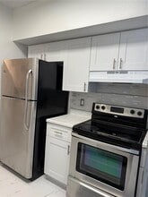 Building Photo - 3221 Sabal Palm Manor
