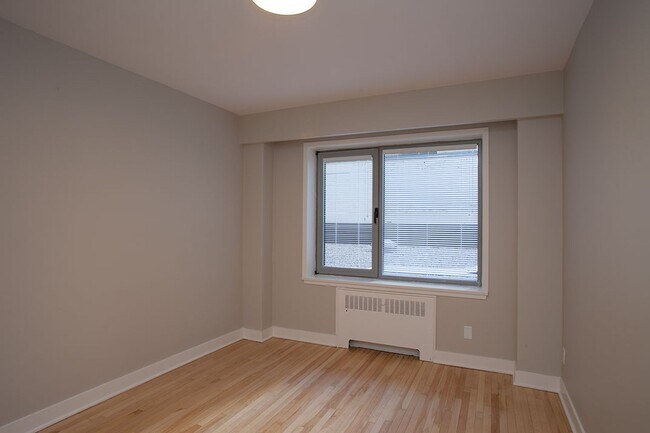 Building Photo - 3495 Rue de la Montagne