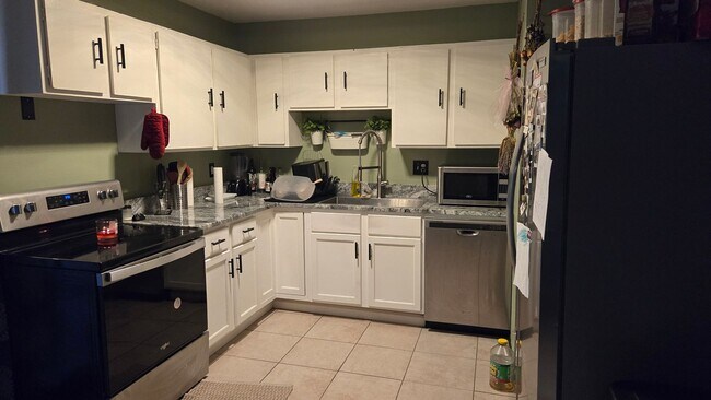 Building Photo - 3 Bedroom house for rent - Colorado Springs