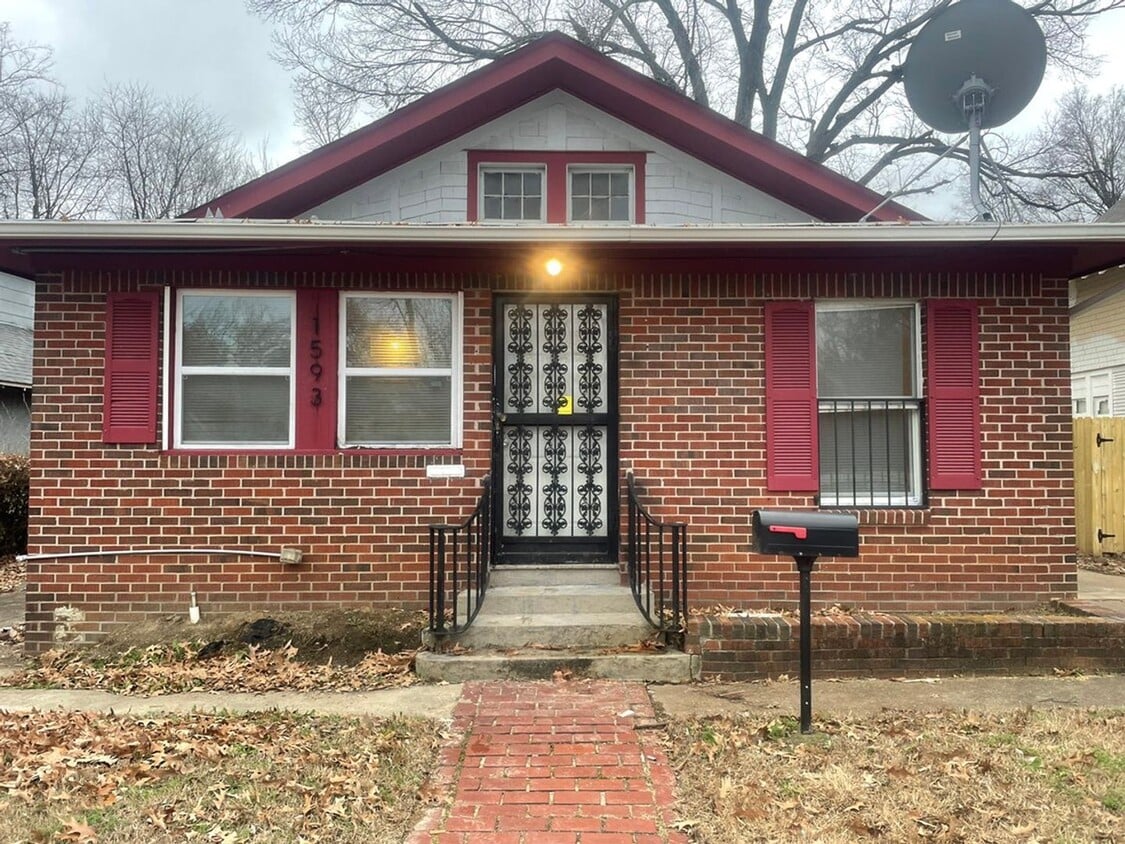 Foto principal - This 1141 square foot single family home h...