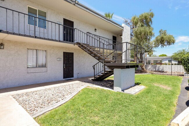 Foto del edificio - 2-bedroom, 2-bathroom in Scottsdale, AZ.