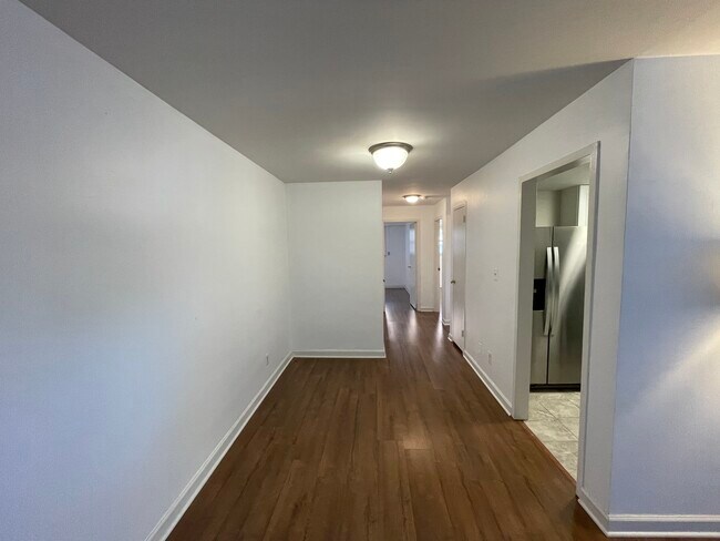Hallway - 2030 N Woodrow St