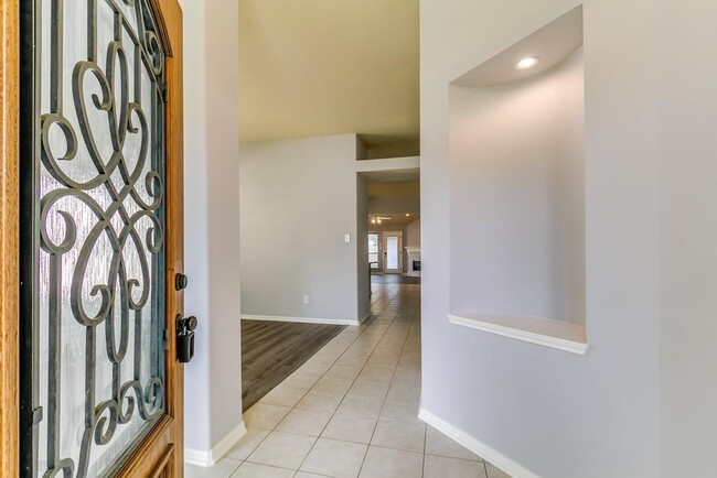 Building Photo - 16802 Village View Trail