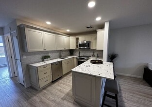 Building Photo - 948C Aberdeen Dr