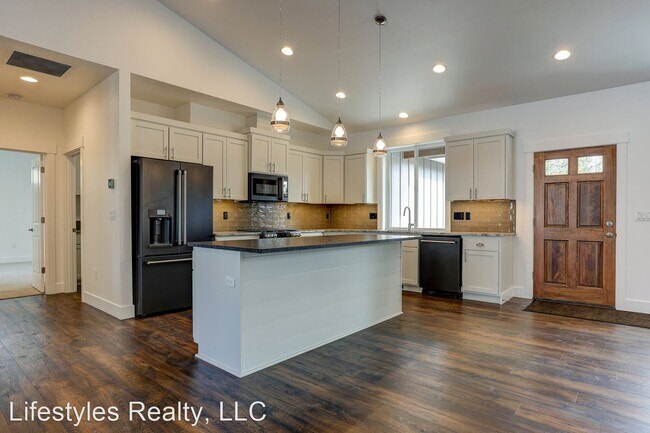 Building Photo - 3 br, 2 bath House - 56253 Marsh Hawk Road