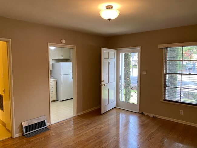 Building Photo - 181 S Marengo Ave