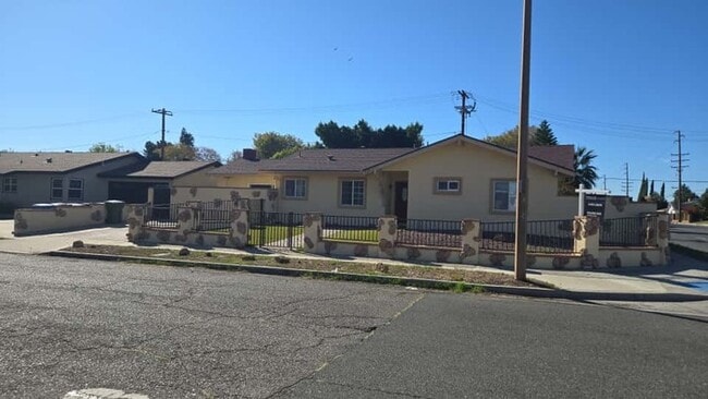 Foto del edificio - House for Rent