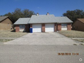 Building Photo - 208 Sorrell Dr