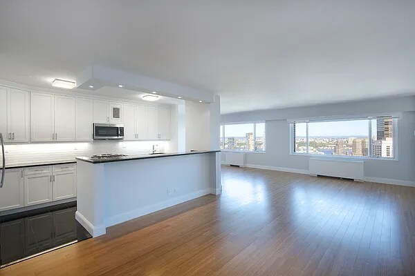 Primary Photo - 152 W 66th St