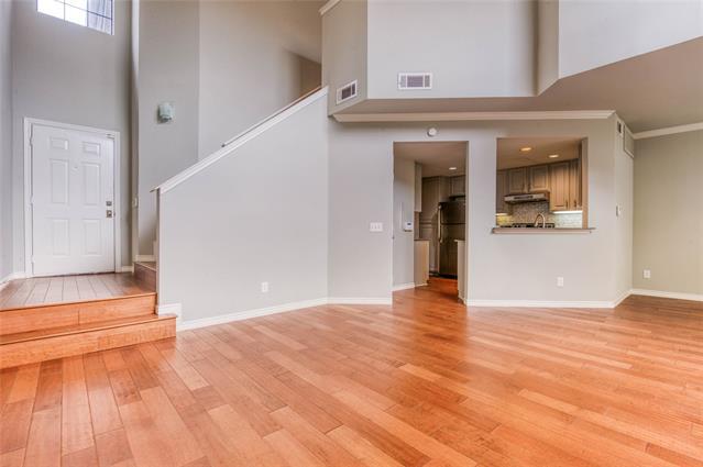 Foto del edificio - 5950 Lindenshire Ln