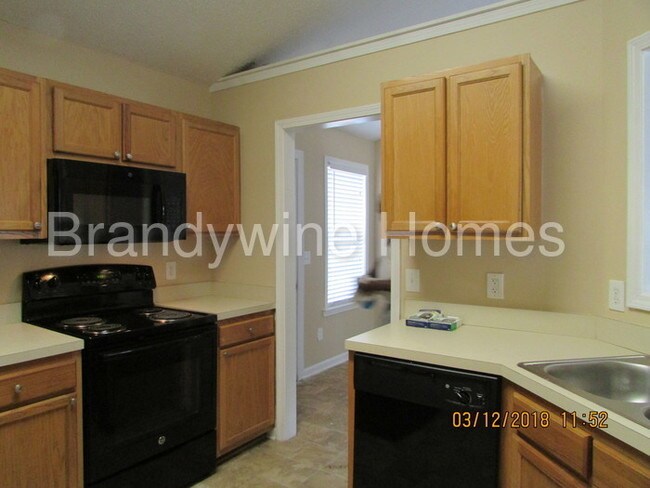 Building Photo - 204 Martins Ct