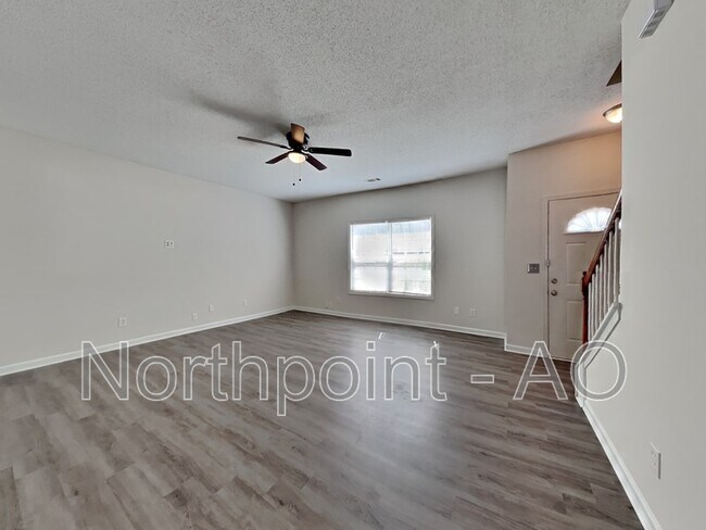Building Photo - 8646 Thomas Ln