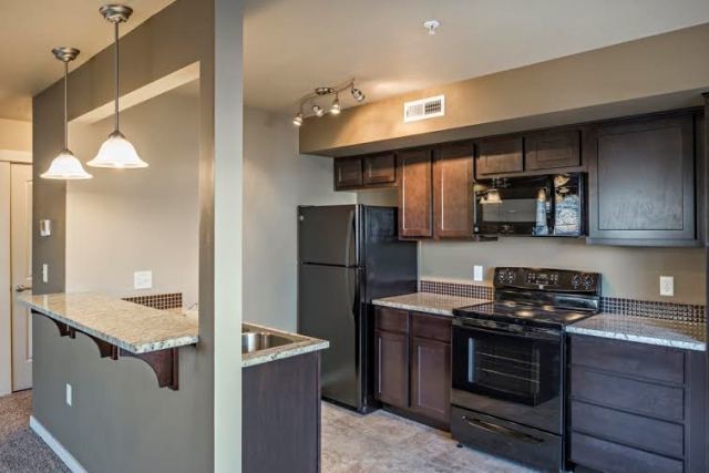 Building Photo - Beautiful 2 Bedroom 2 Bathroom Town Home!