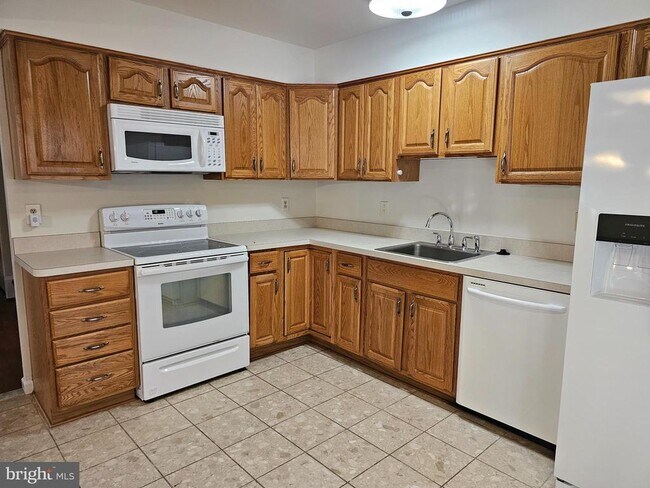 Building Photo - 5140 Pumphrey Dr