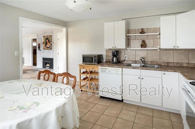 Photo du bâtiment - 2450 Collingwood Rd