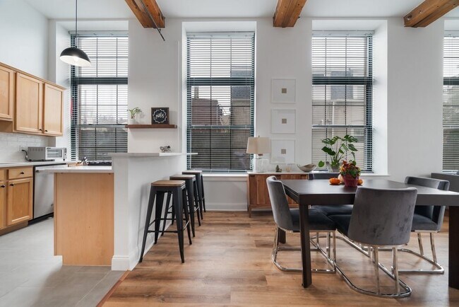 Foto del edificio - 881 E 1st St