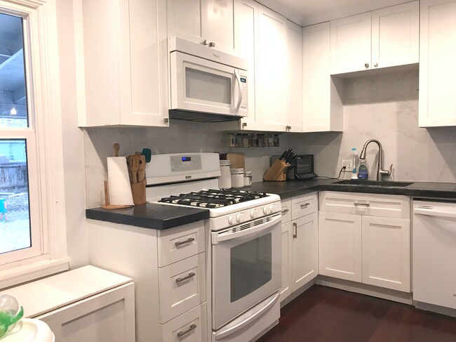 Building Photo - 1099 E 300 S