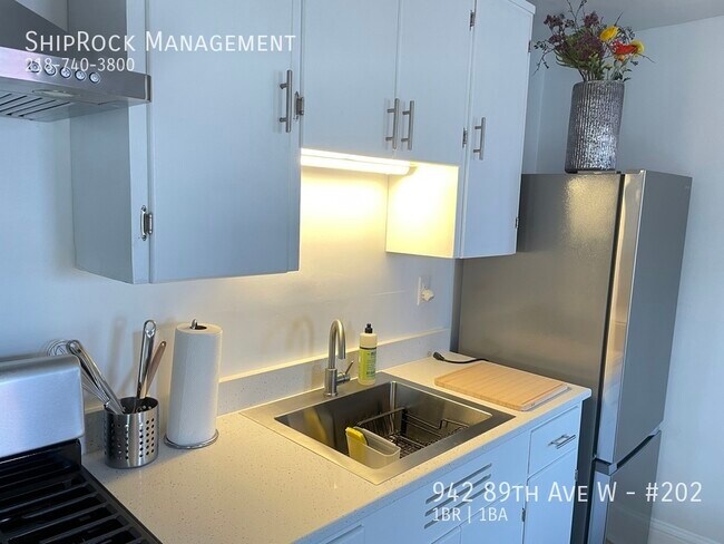 Foto del edificio - 942 89th Ave W