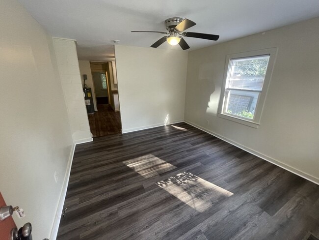 Building Photo - 1 Bedroom 1 Bathroom