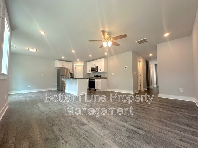 Foto del edificio - 2927 Burgess Dr