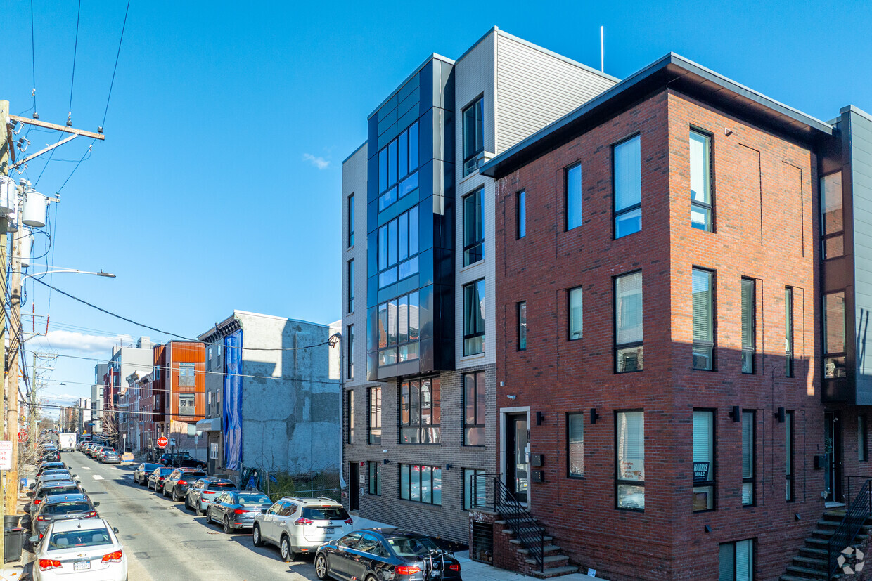 Primary Photo - Mountain View Luxury Apartments