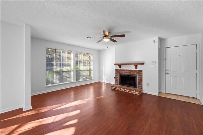 Building Photo - 608 Cypress Pointe St