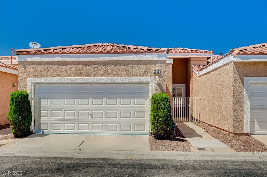 Primary Photo - 2830 Serenidad Dr