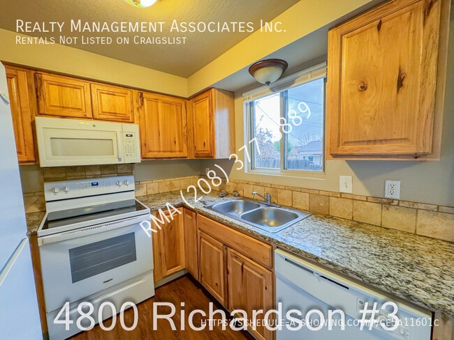 Building Photo - Great Townhouse Located on The Bench!!!