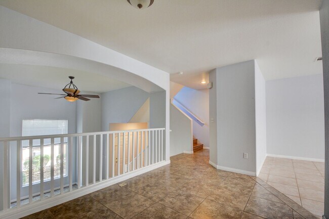 Building Photo - Gorgeous 3 bedroom 2.5 bathroom Townhome c...