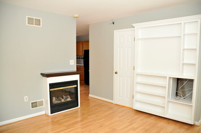 Foto del edificio - Charming End-Unit Townhouse in Mt. Airy Manor Community