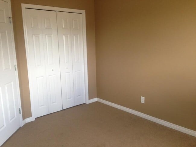 Building Photo - 3 bedroom in Grande Prairie AB T8V8H2