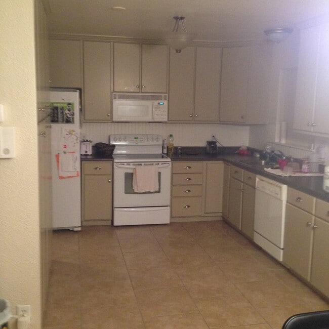 Building Photo - Nice 3 bed 2 bath 1 car garage home for rent $2400