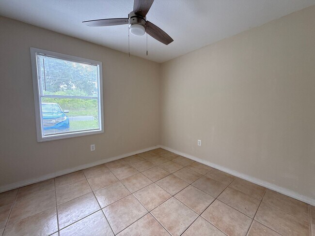 Foto del edificio - Desirable 3/1 Duplex