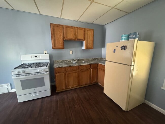 Building Photo - 120 N Main St