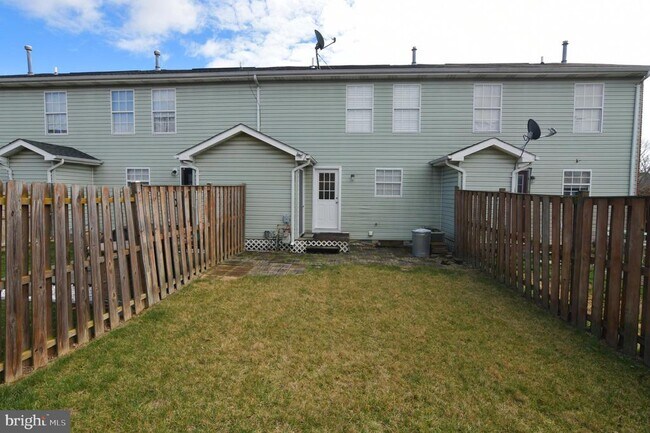 Foto del edificio - 311 Willowbrook Ct
