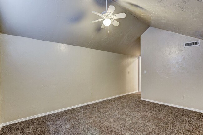 Foto del edificio - 4 bed 2 bath home!