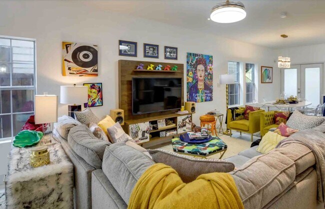 Foto del edificio - 826 N Beckley Ave